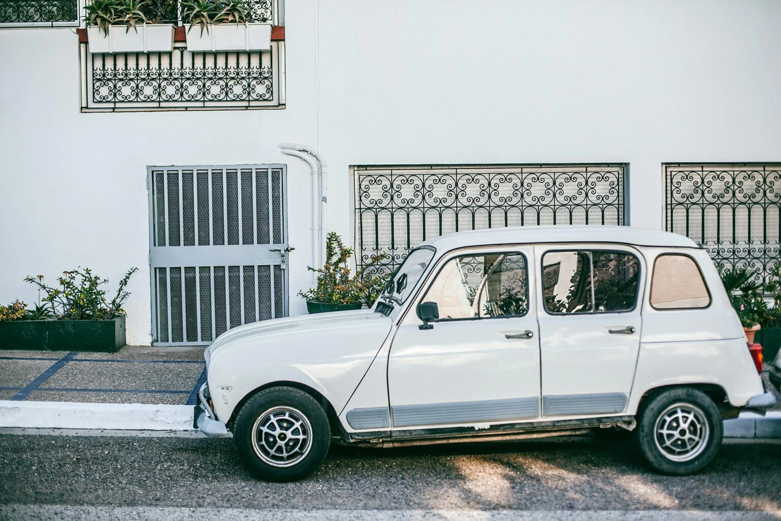 Grad u kojem su dozvoljeni samo bijeli automobili, a ako su prljavi slijede kazne